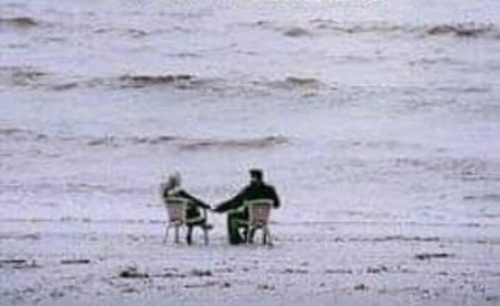 A DUE PASSI DAL MARE